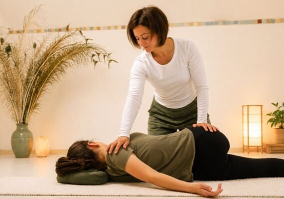 Shiatsu therapy treatment for pressure point bodywork